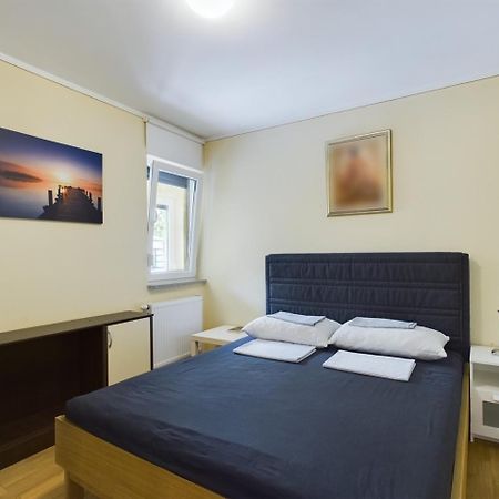 Villa Vila Ловран Екстериор снимка