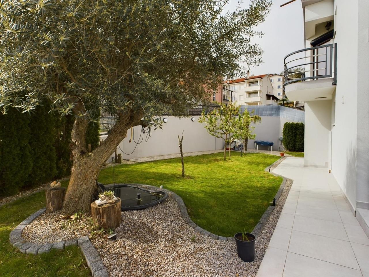 Villa Vila Ловран Екстериор снимка