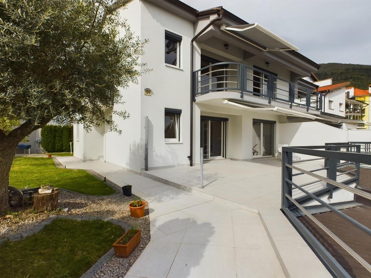 Villa Vila Ловран Екстериор снимка